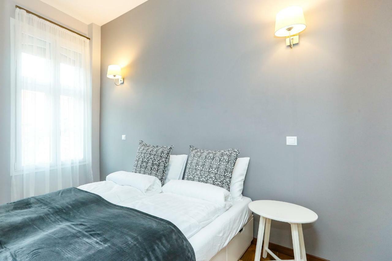 D8 Design Apartment & Studio Еґер Екстер'єр фото