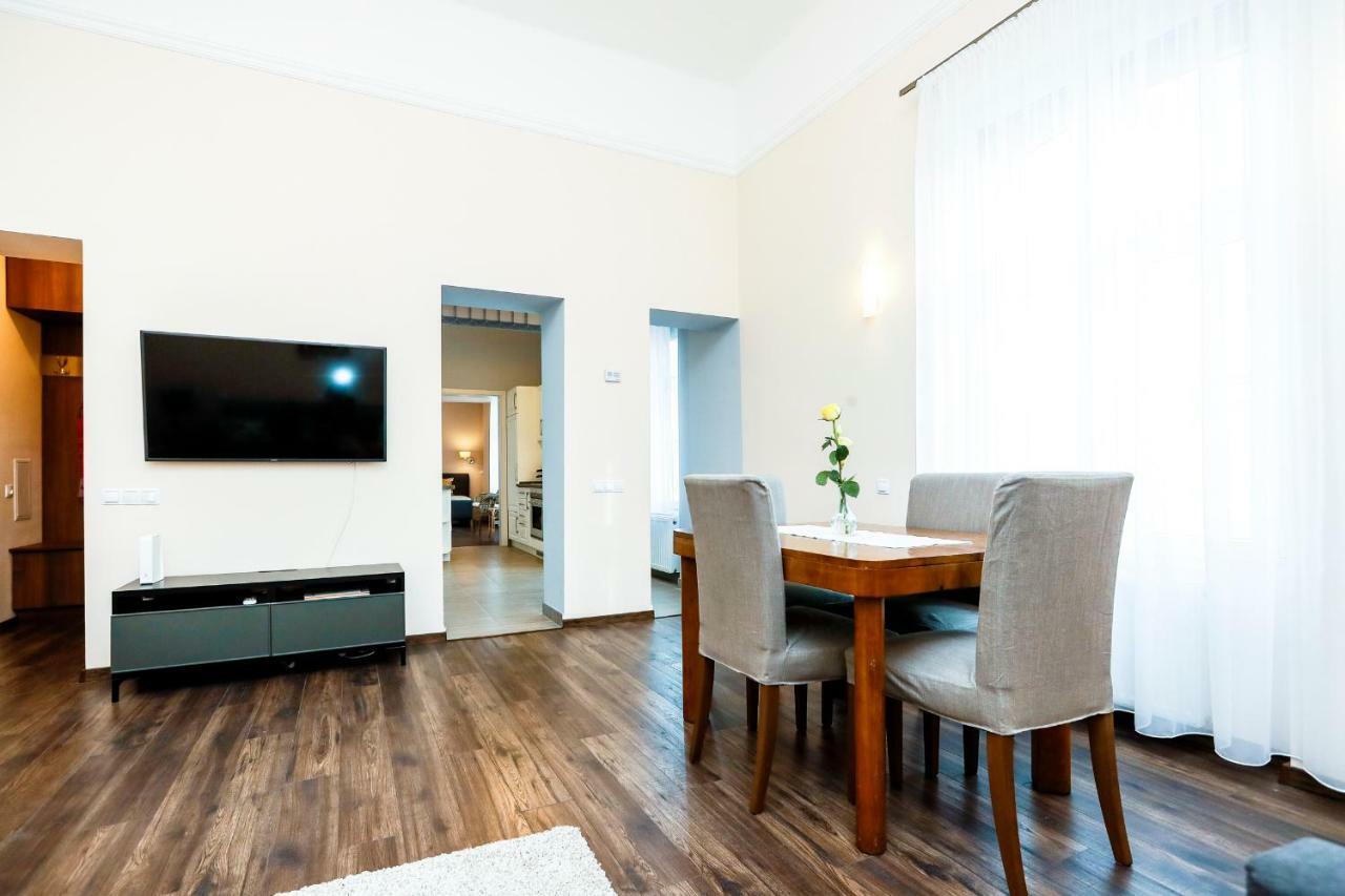 D8 Design Apartment & Studio Еґер Екстер'єр фото
